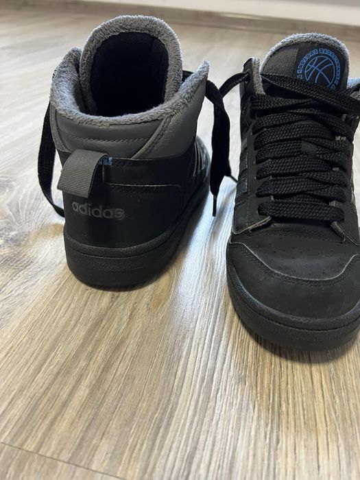 Кросівки майже нові