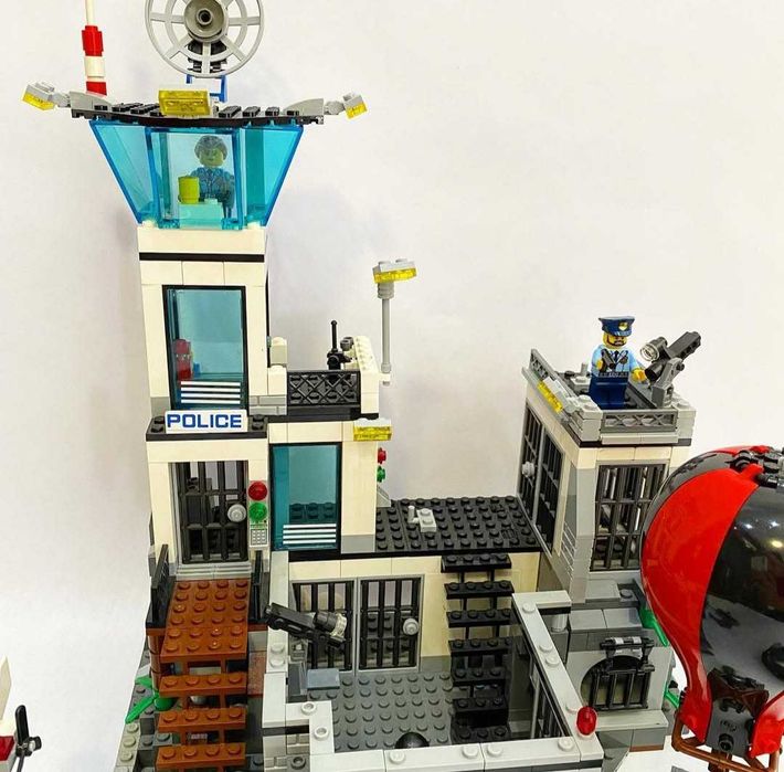 Конструктор Lego. Набір 60130. Острів-в'язниця.