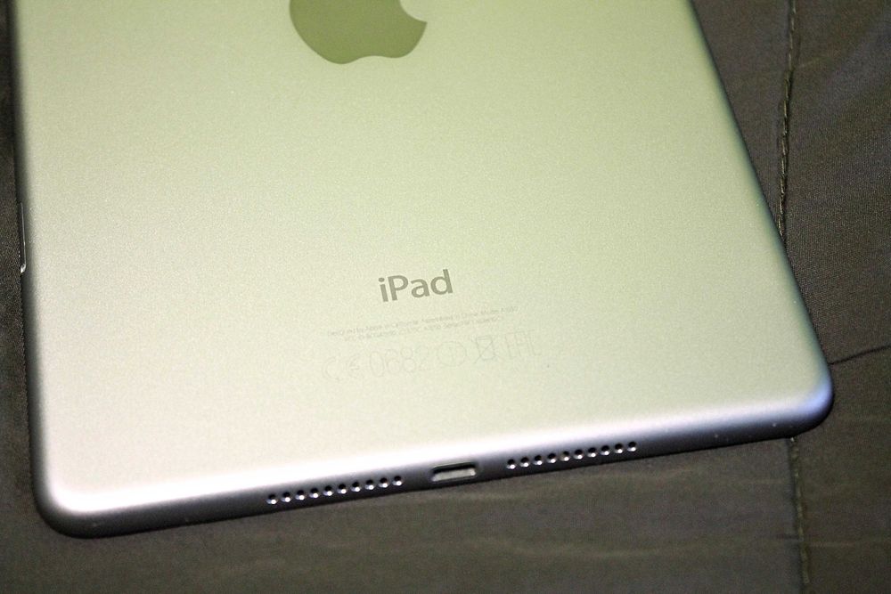 Планшет Apple iPad mini 4 - 32GB - 4G sim!