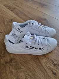 Białe skórzane buty Adidas