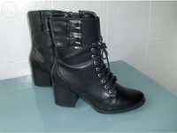 Botins pretos Stradivarius Nº 37