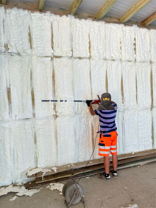 Утеплення піною, пінополіуретаном (ППУ) мансард, даху, перекриття