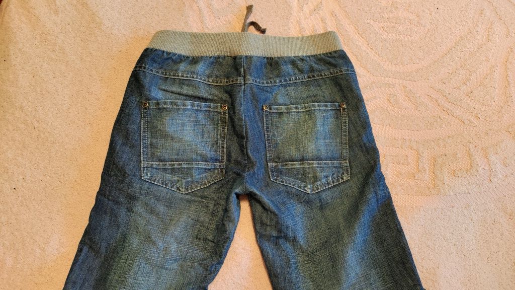Фирменные лёгкие джинсы на резинке  на 9-11 лет в отличном состоянии!