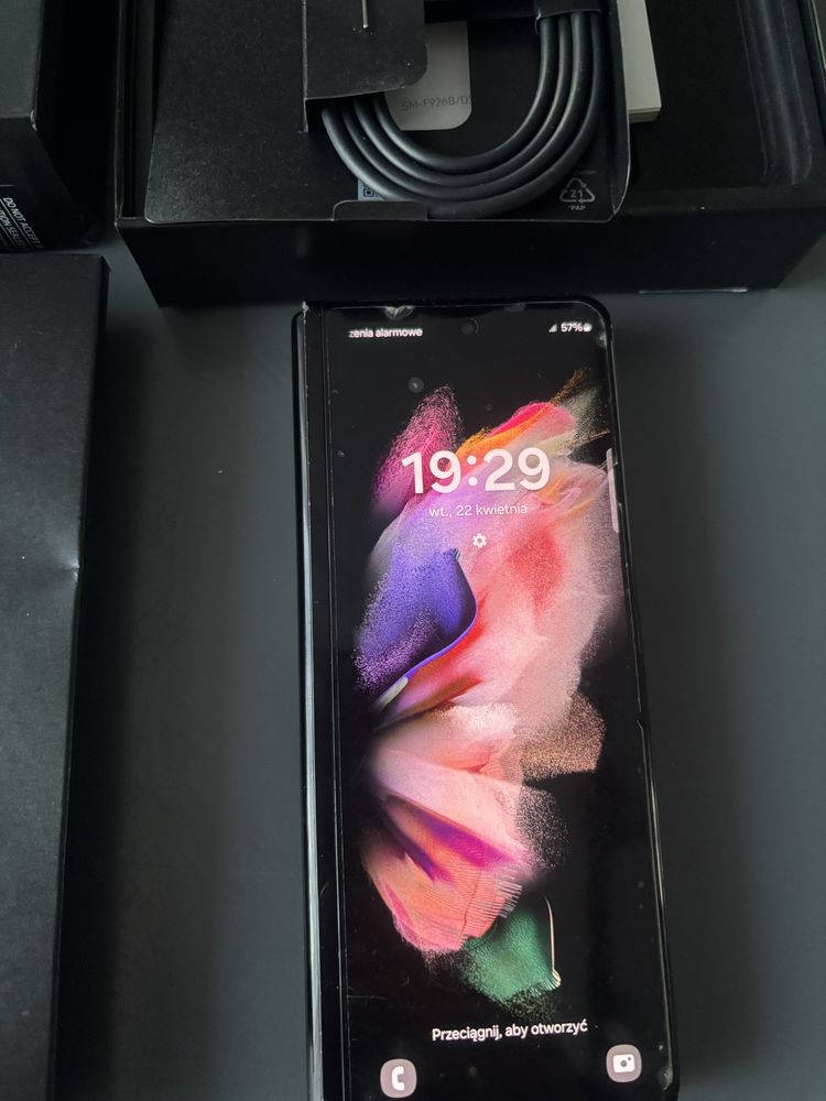 Samsung galaxy Z Fold 3  5 G