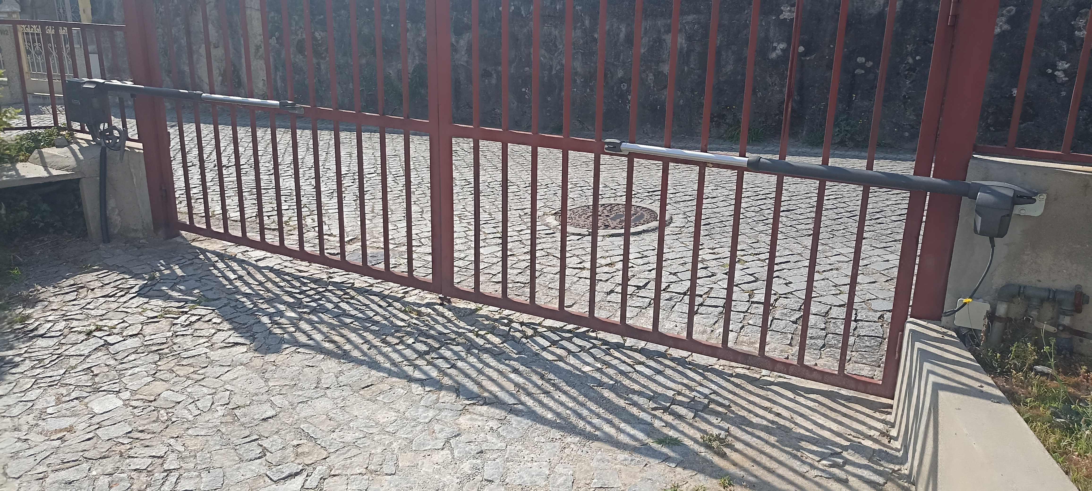 Apartamento T2/ Loja, Aldão, Guimaraes