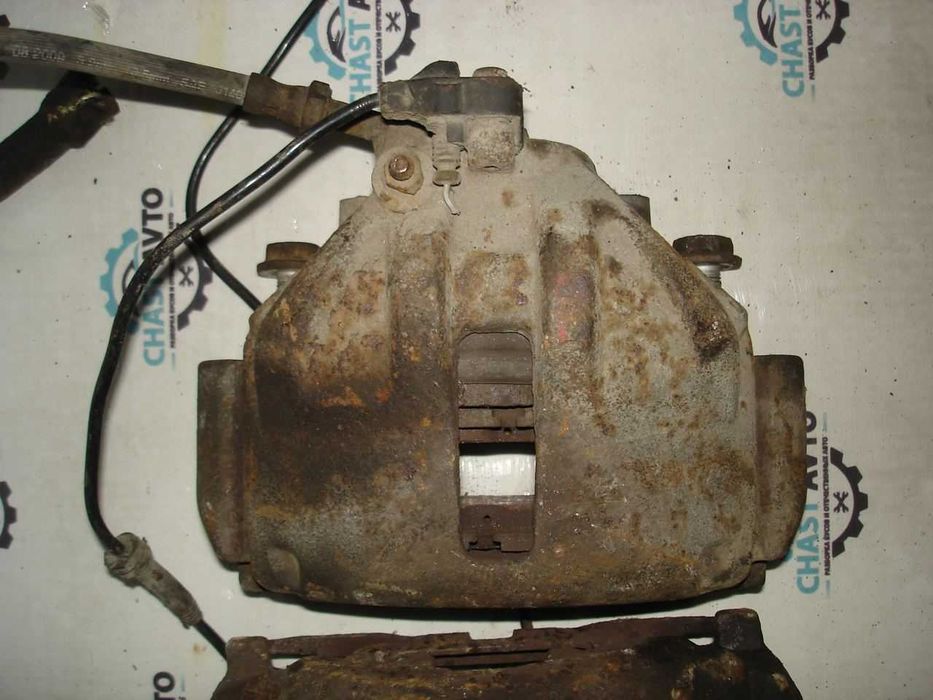 Суппорт со скобой передний Спринтер/ЛТ 35/Вито 638