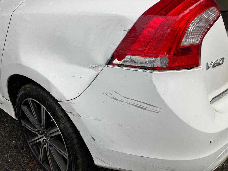 Salvado  Volvo V60 I D6 Hybrid AWD | 2017 | 163.614 Km