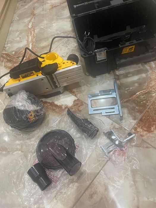 Рубанок сетевой DeWALT D26500-QS + Чемодан TSTAK