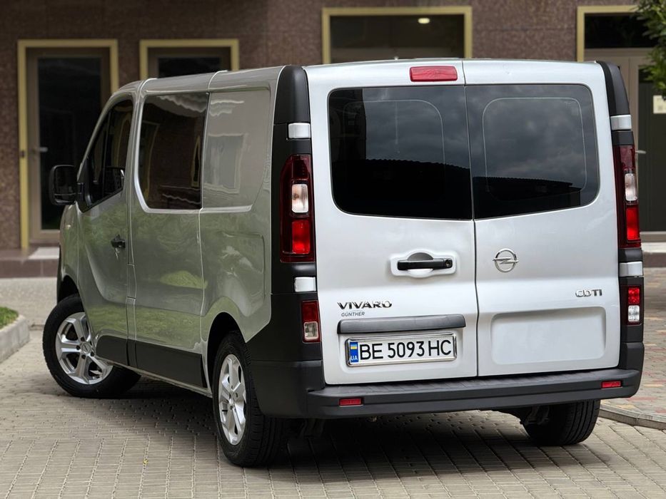 Продам Opel Vivaro Груз-пас 2015 року.