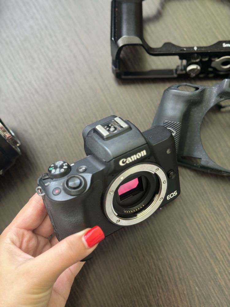 Продаю Canon EOS M50 читайте