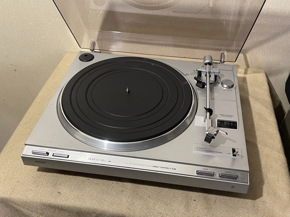Предтоповый проигрыватель винила PHILIPS F7226 QUARTZ PLL (ЗВУК!)
