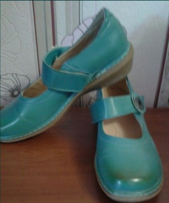 Жіночі туфлі ,кольору морської хвилі.