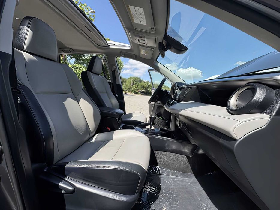 Toyota RAV4      2018