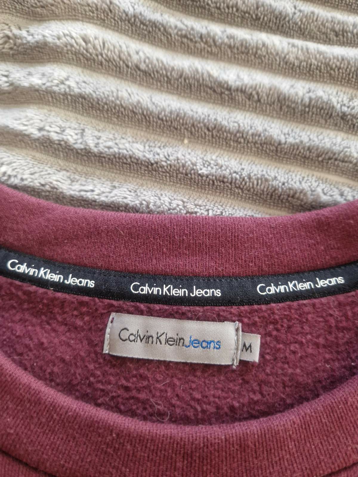 Свитер Calvin Klein.  Свитшот