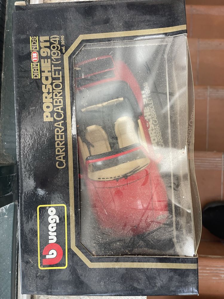 Porsche 911 Carrera Cabrio de 1993 1/18