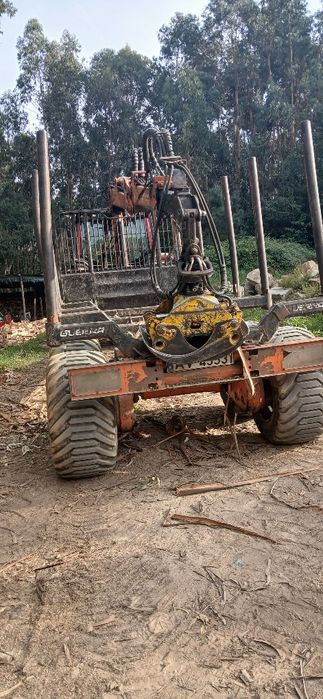 Trator Valtra 121 e Reboque Guerra com grua Guerra