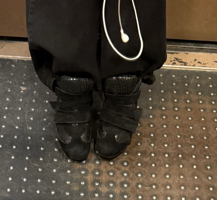 Замшеві снікерси