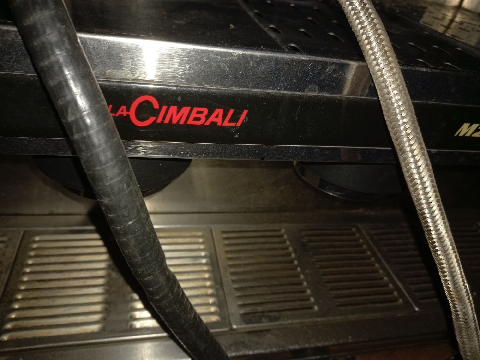 Профессиональная кофемашина для баров и кафе La Cimbali M22 Premium б/