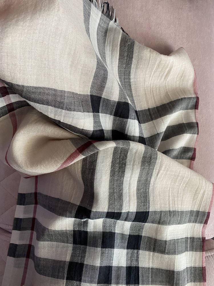 Oryginalny szal Burberry Gauze klasyk