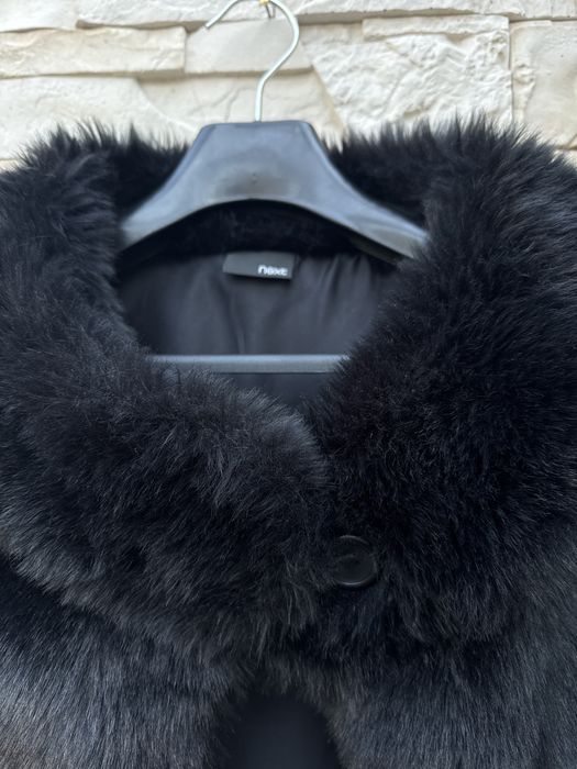 Narzuta futerkowa na suknie bolerko firmy NEXT szal kurtka