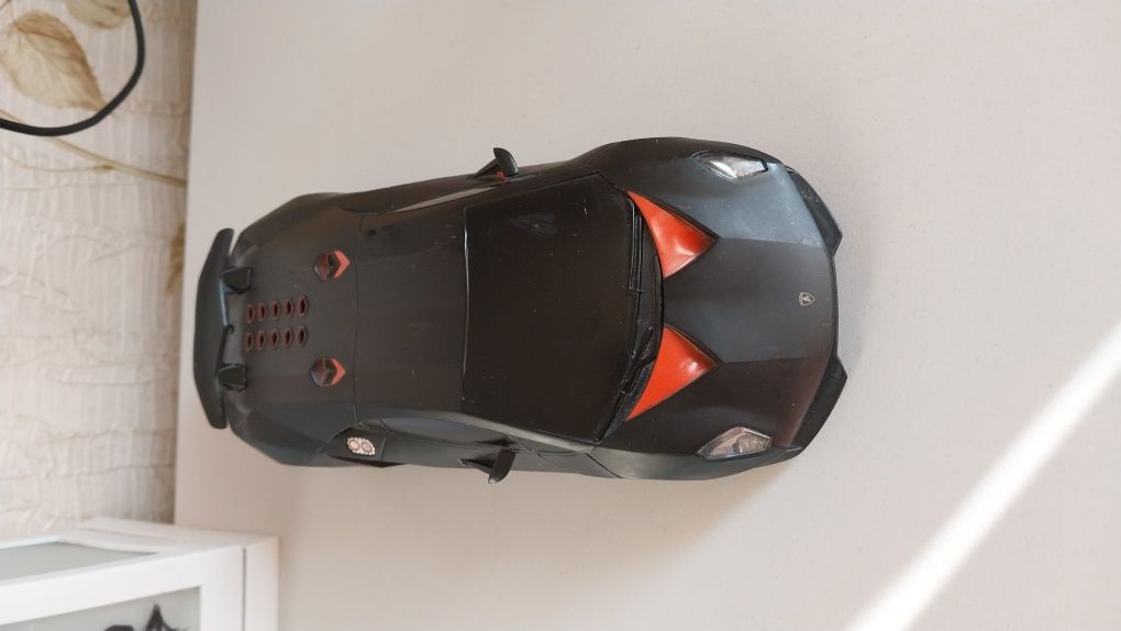 Продам машинку на дистанционном управлении Lamborghini.