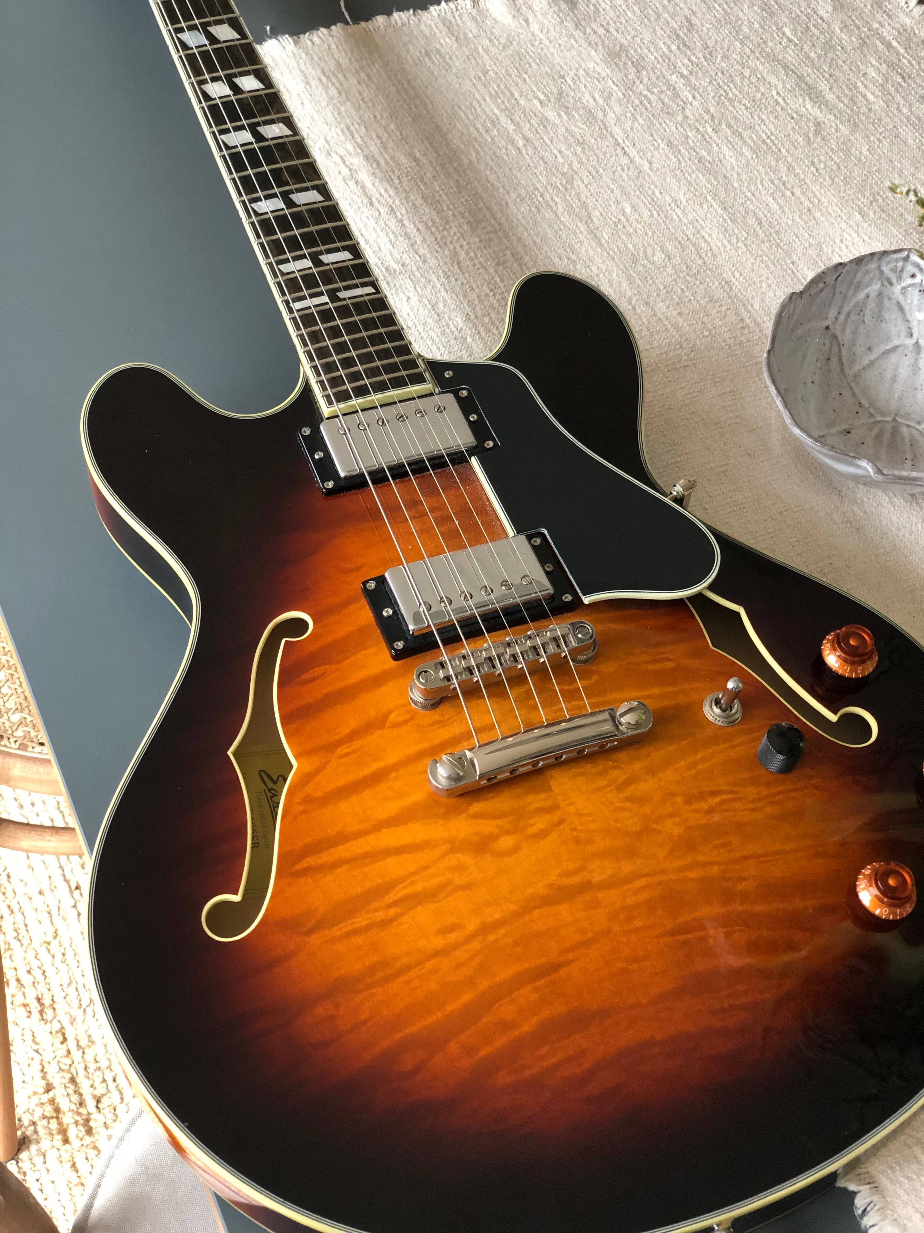 Guitarra Eastman T486 Sunburst + Hardcase