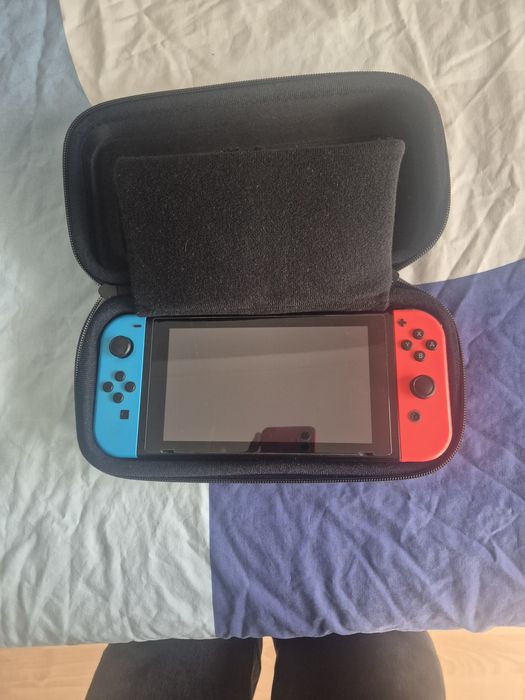 Nintendo switch com pokemon shield