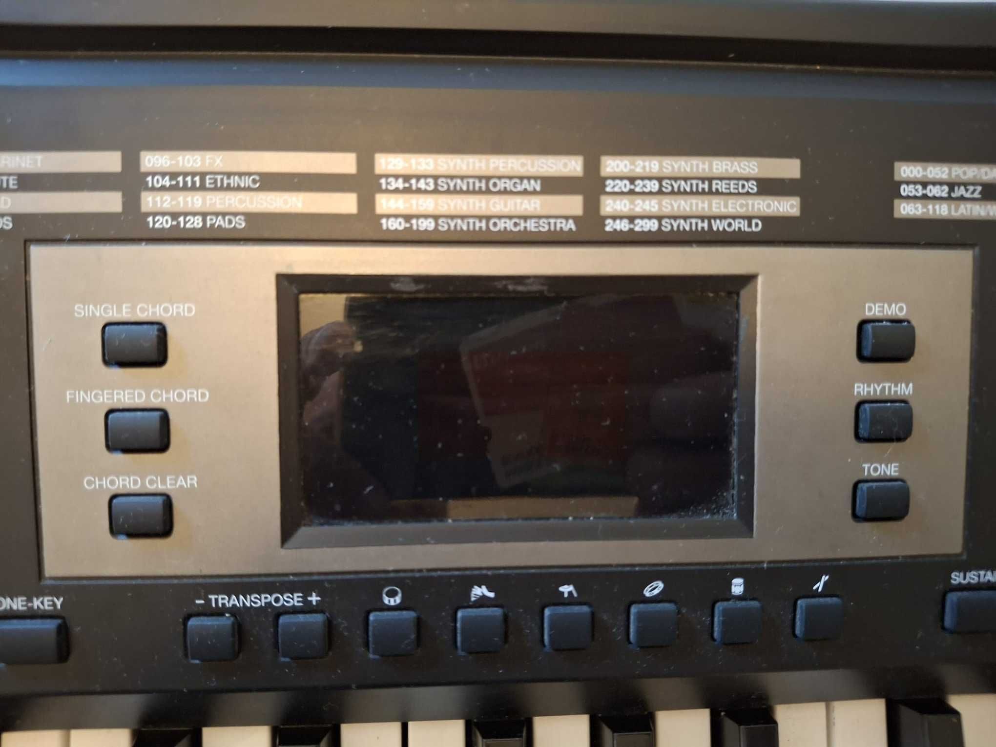 Teclado Alesis 61 teclas com cavalete e banco