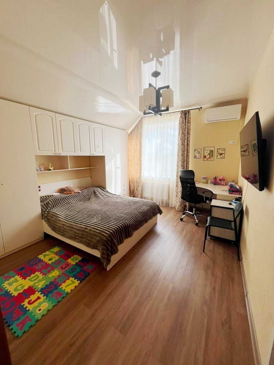 ДОМ (215м.кв).4 спальни.10 соток.Ландшафт.Баня 58000грн