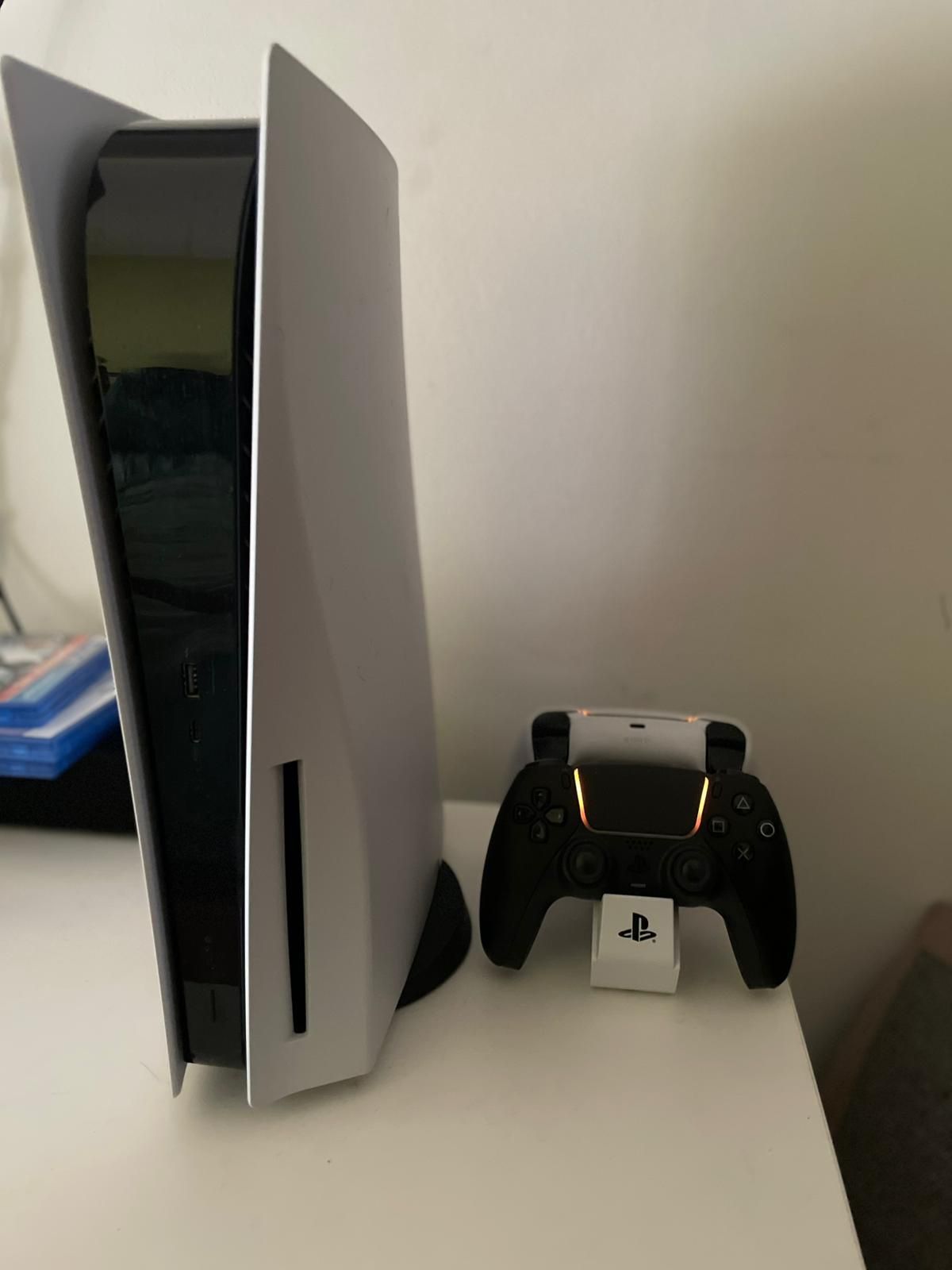 Troco/Vendo PlayStation 5 com 2 comandos.