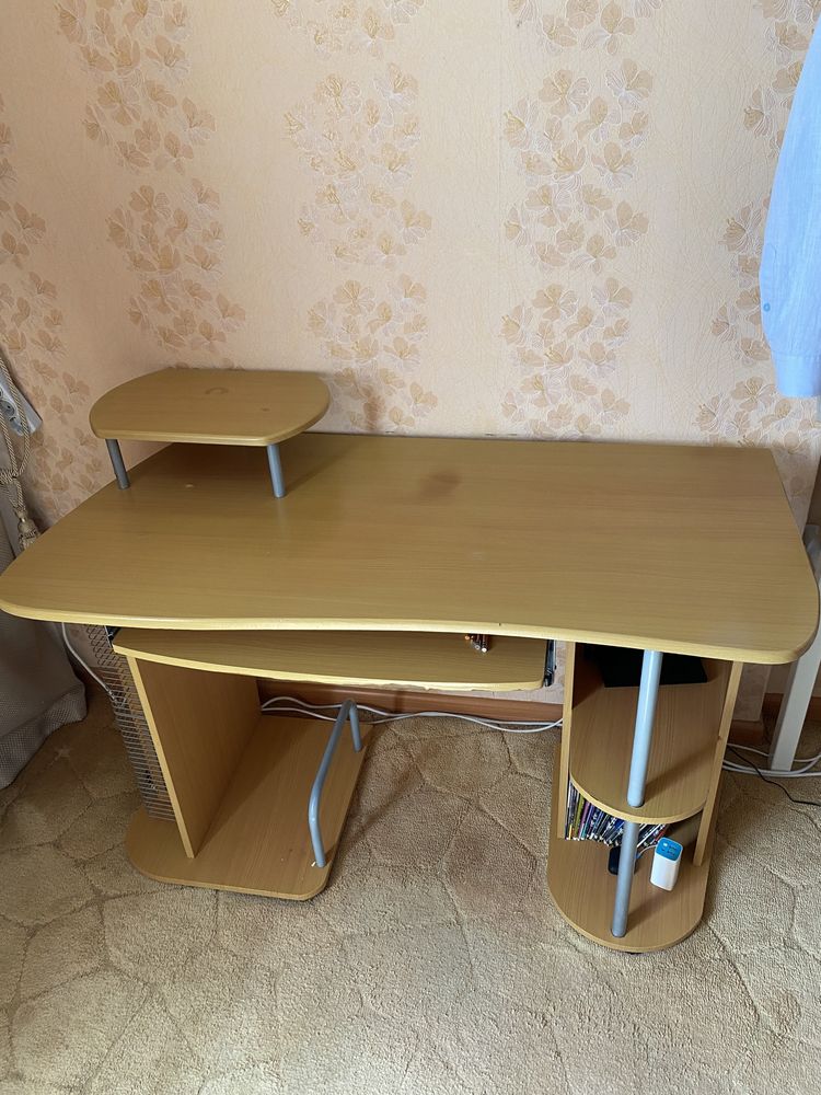 Компьютерный стол