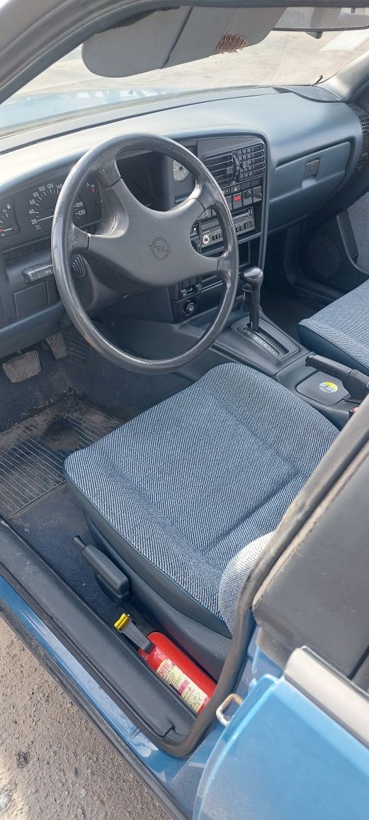Опель омега 1.8  Opel Omega