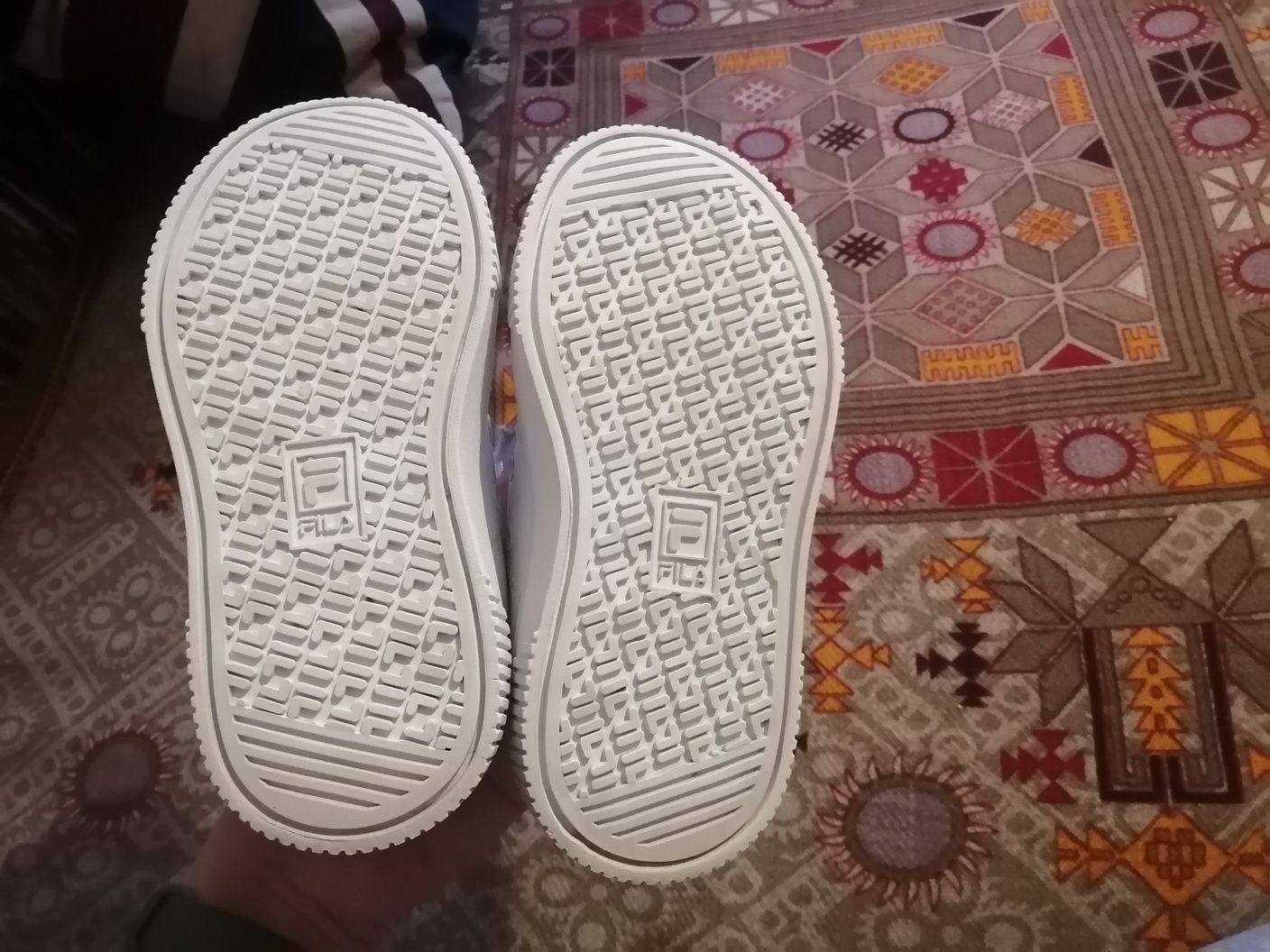 Белые кеды кроссовки Fila 27 р. на девочку.