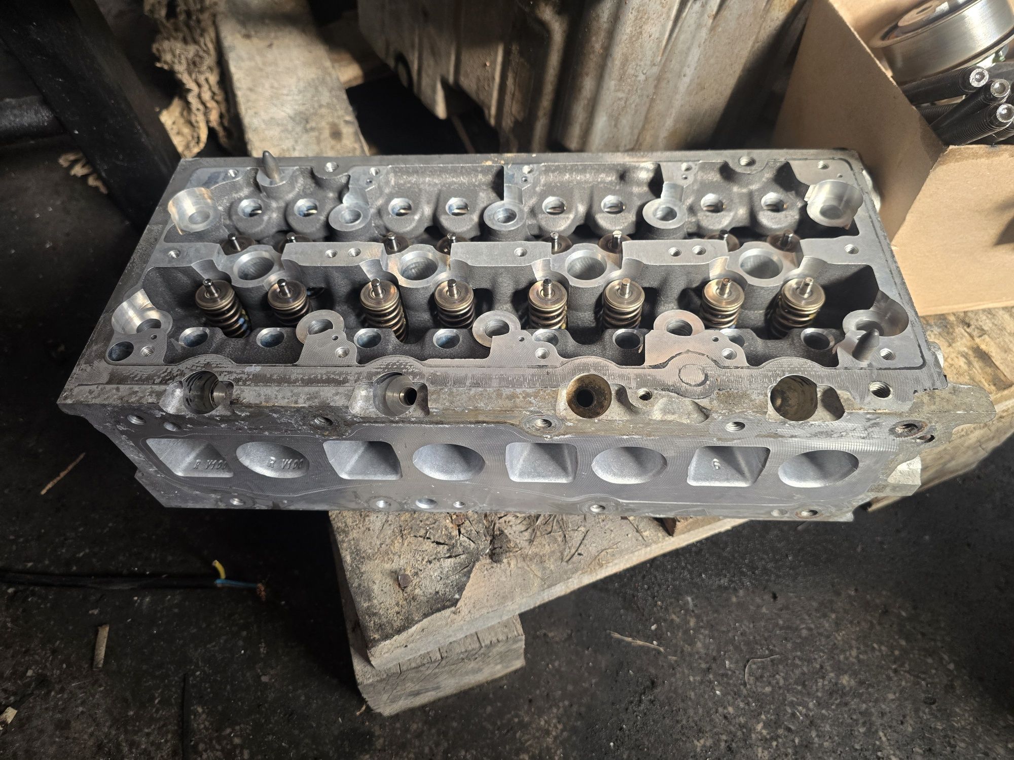 Głowica silnika MAN TGE VW CRAFTER 04L103403R
