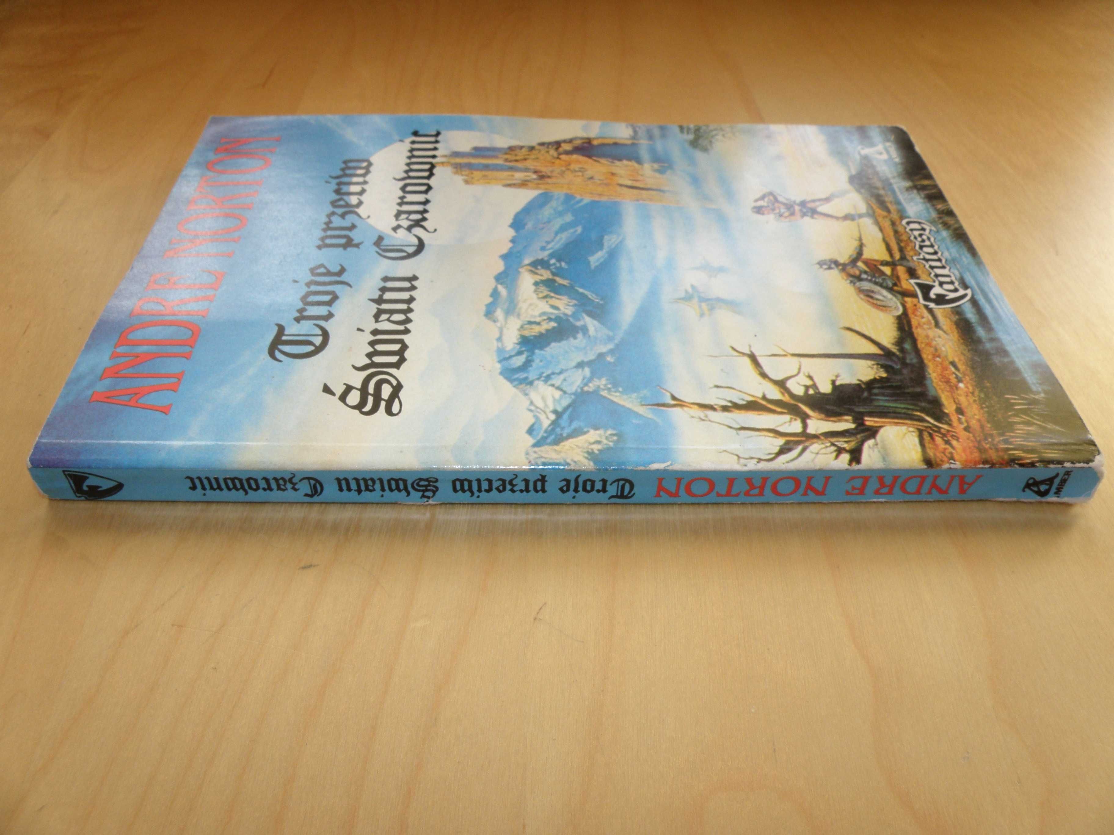 Andre Norton - Troje przeciw Światu Czarownic
