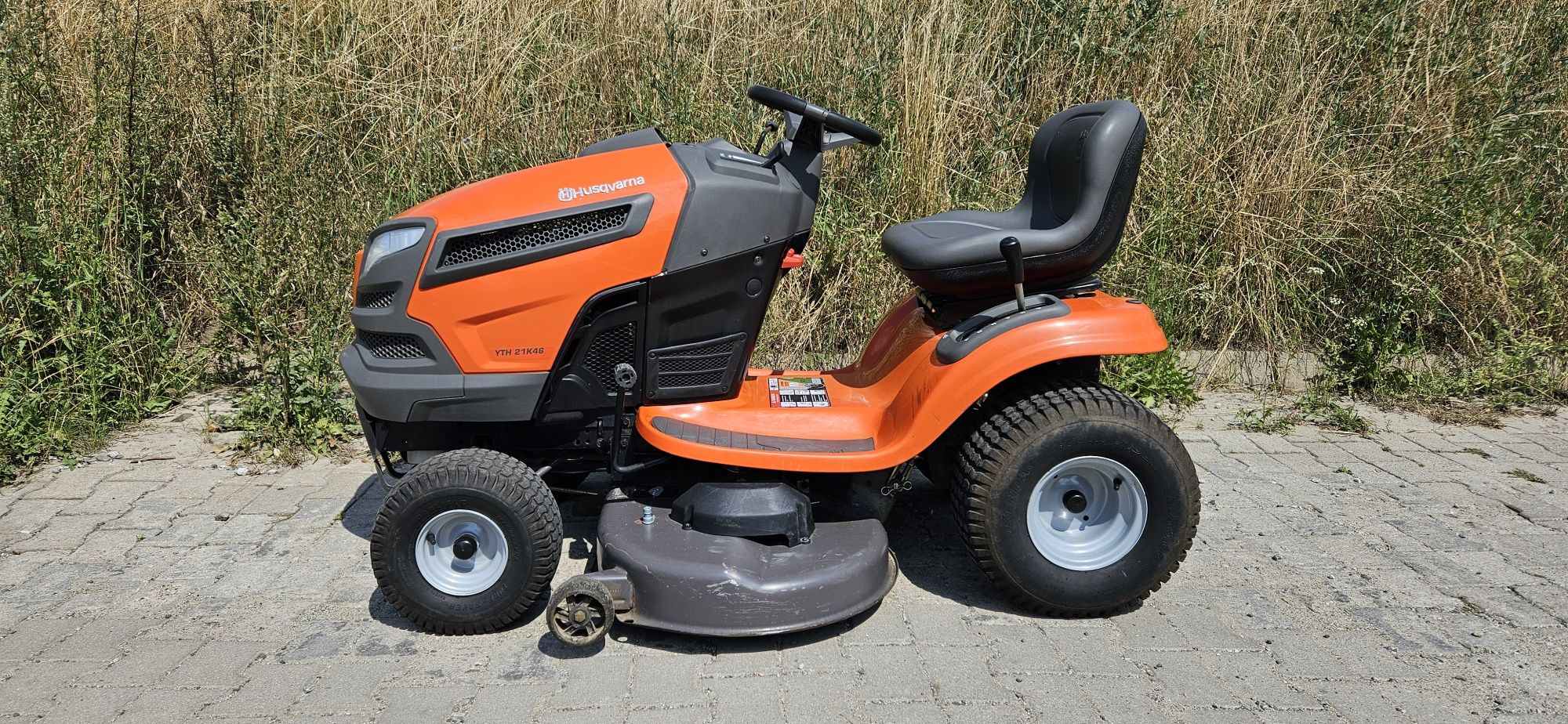 Traktorek koszący Husqvarna yth21k46 wyrzut boczny i kosz