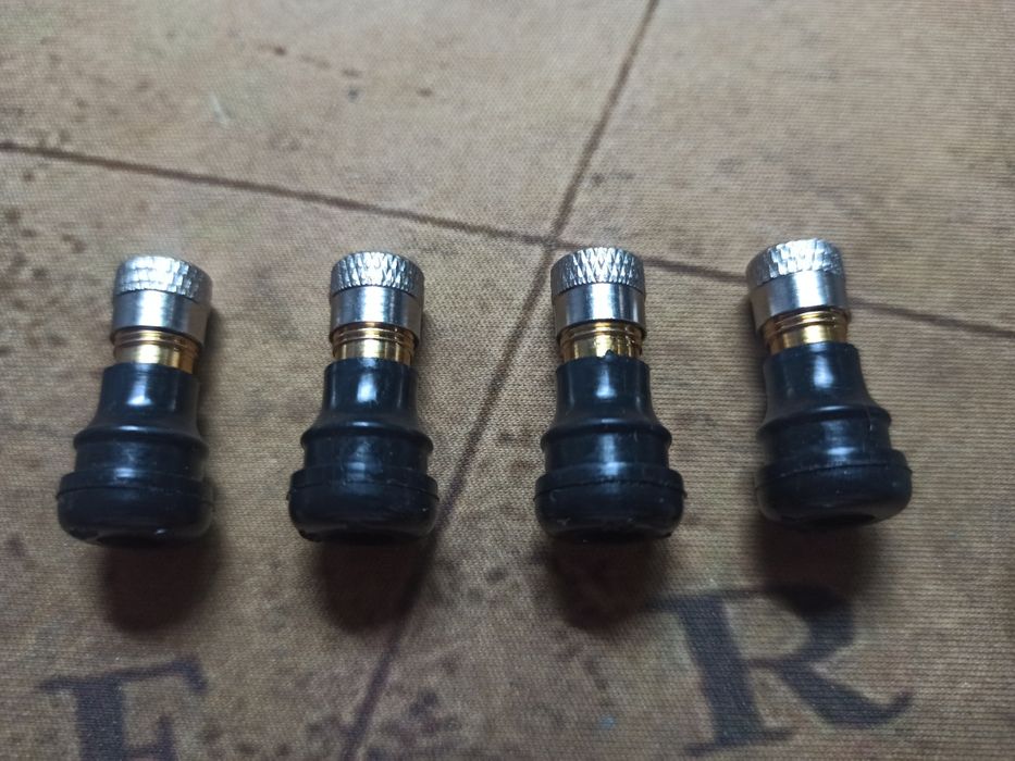 Вентиль для бескамерного диска самоката