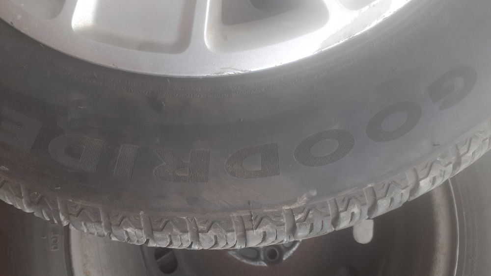 Koła/opony+felgi/15 cali do Ford i inne.Rozstaw śrub 5x108.Opony z 23r