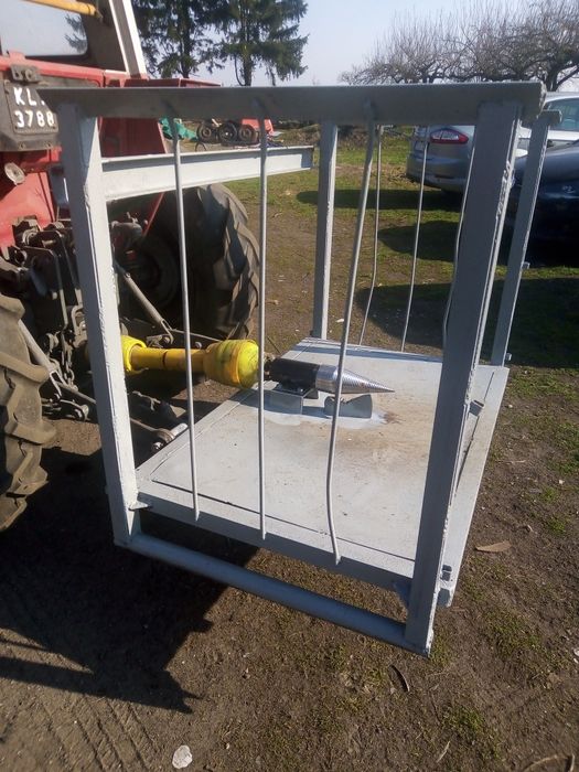 Świdrowa łuparka do drewna do ciągnika