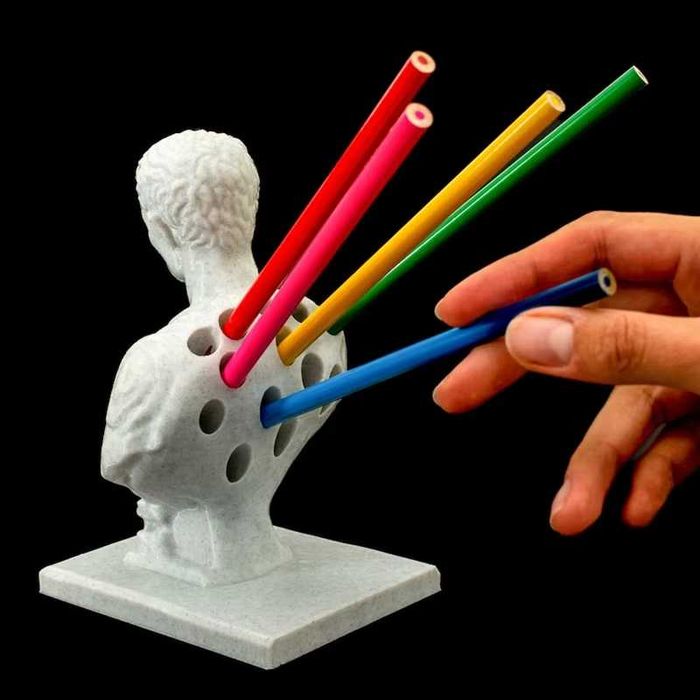 EPICKA Figurka Dekoracja 2w1 Z Otworami Na Ołówki Juliusz Cezar