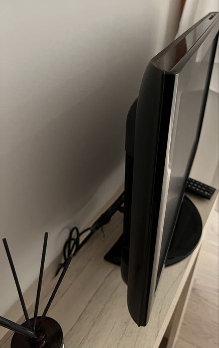 TV LG ecrã plano preta com comando