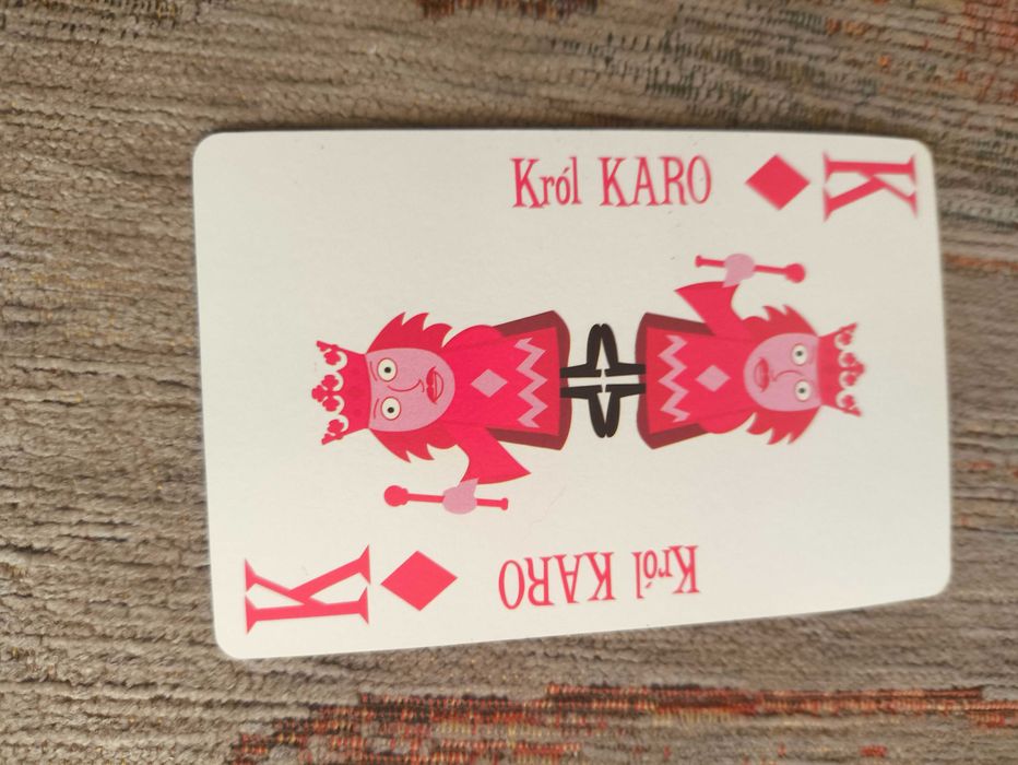 Ciekawe karty do gry, papierowe z logo Play