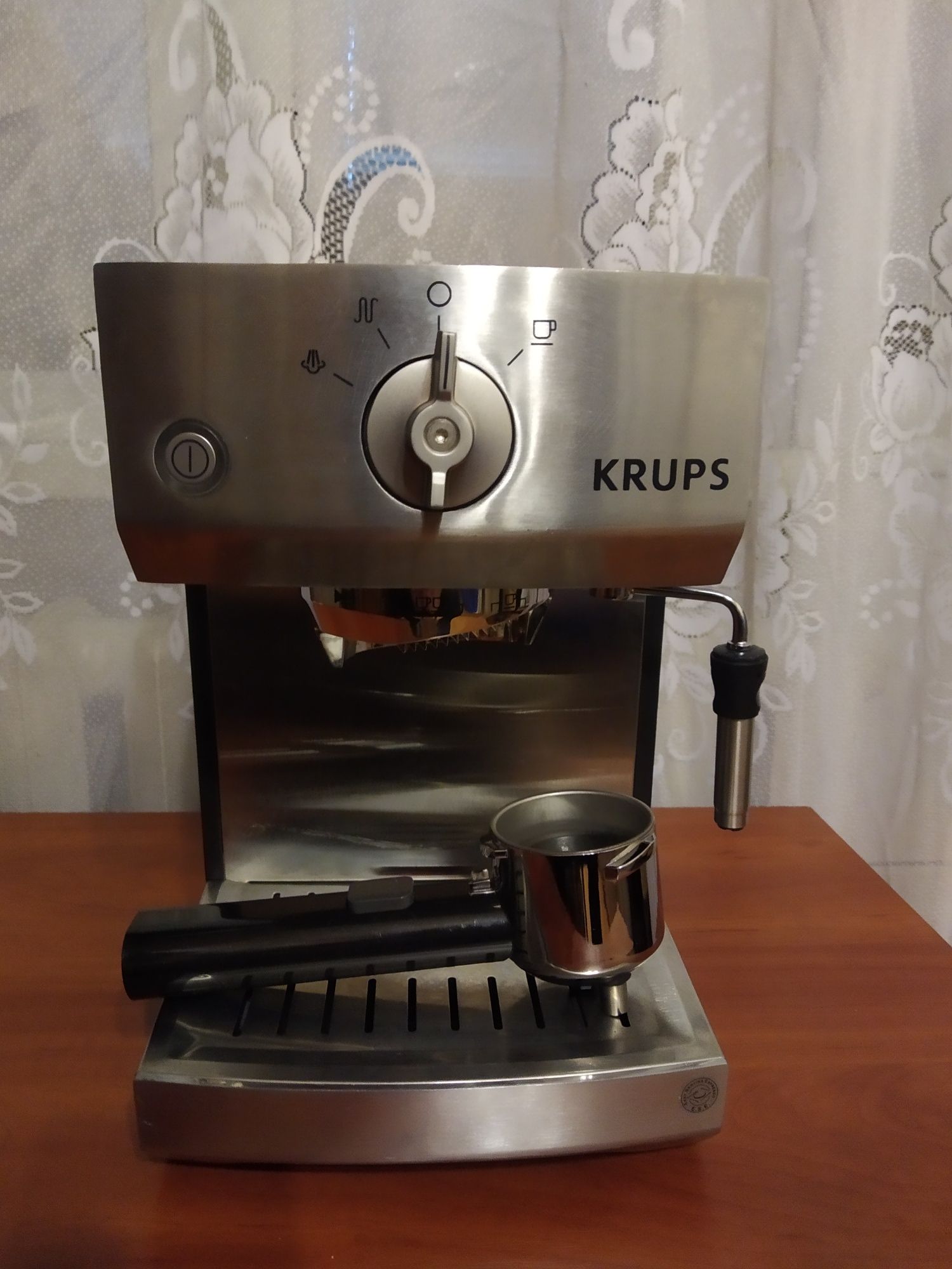 Кофеварка рожковая эспрессо Krups XP 5240