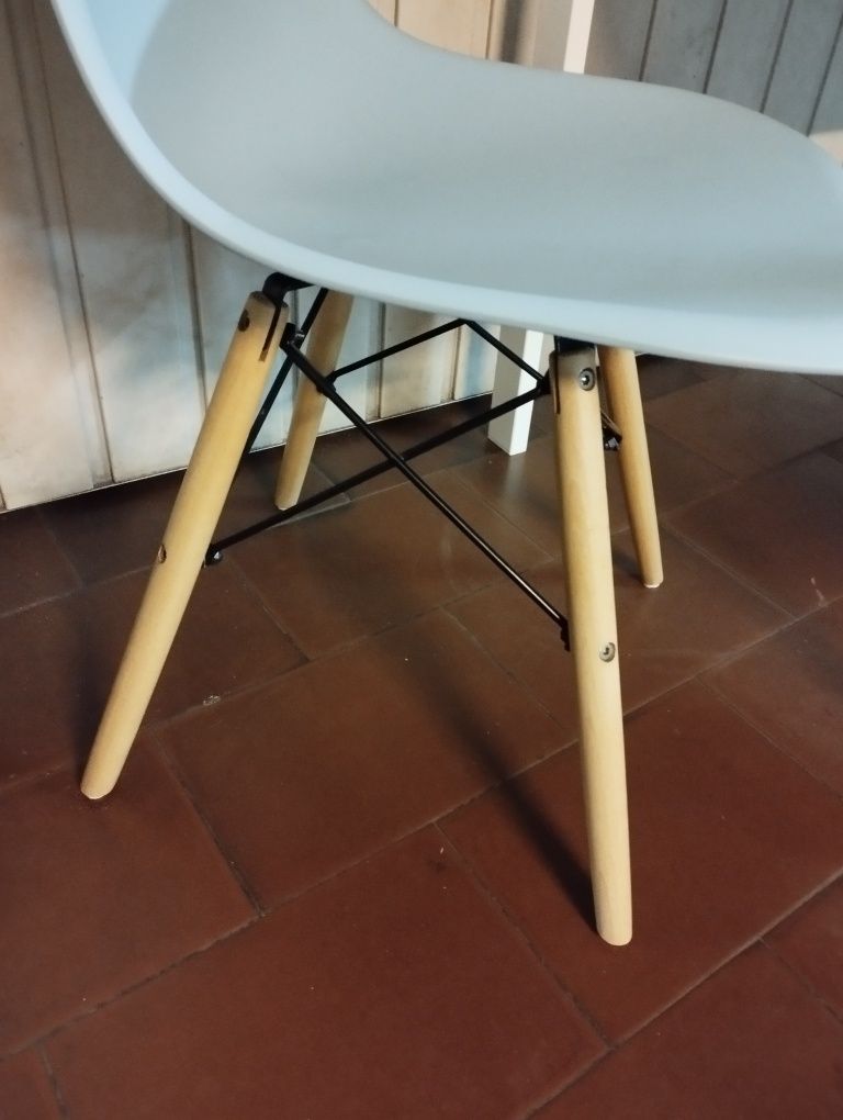 Mesa + 4 cadeiras estilo nórdico
