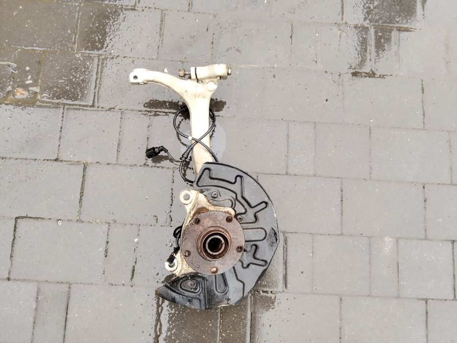Zwrotnica prawa Audi A4 B7 kopyto oryginał