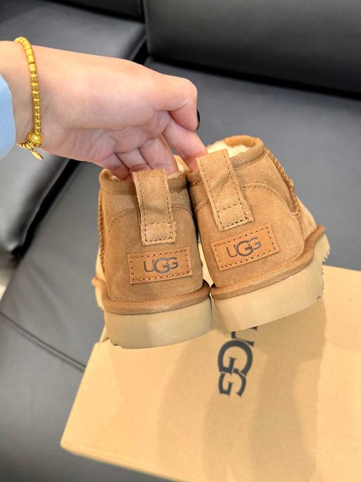 Buty damskie UGG_Classic_UltraMini Trampki Trampki Roz.37