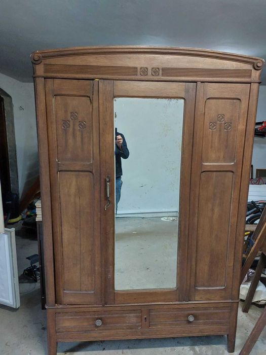 szafa retro z lustrem