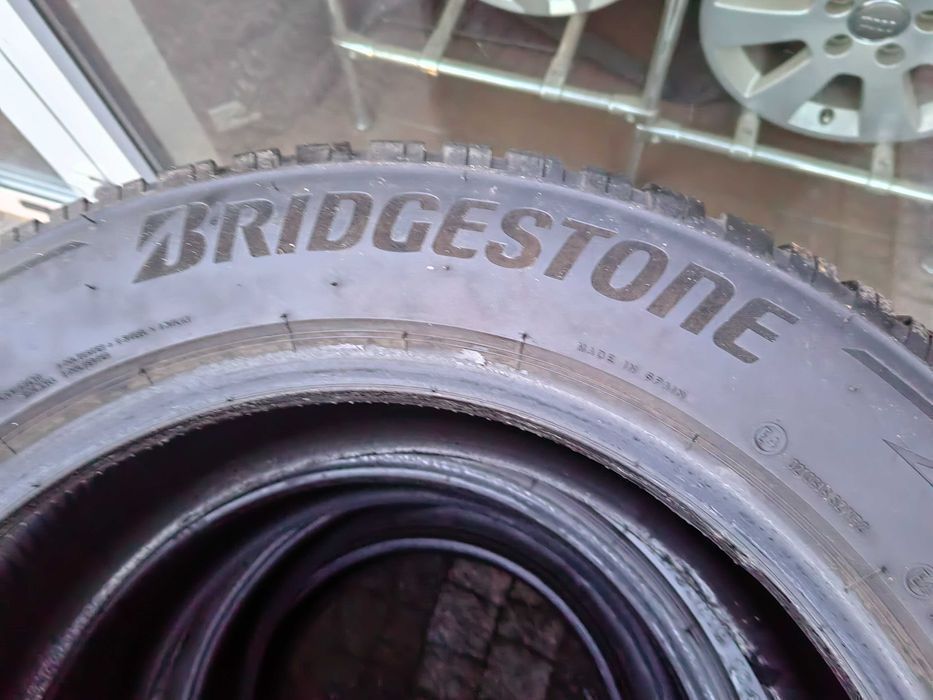 225/60R18 104V Bridgestone Blizzak LM 005 Komplet zima Honda C-rv Bmw