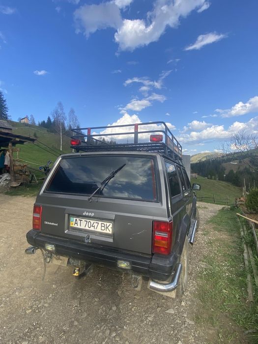 Джіпа черокі 2,5 турбо Дизель 1991 року пробіг