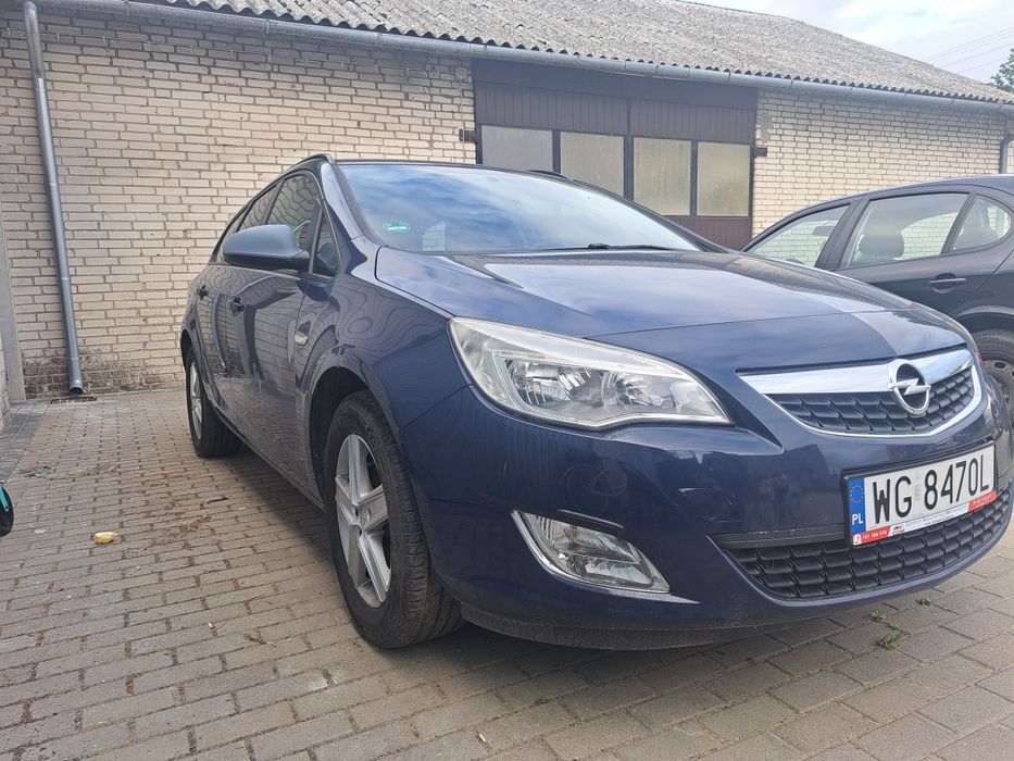 Sprzedam Astra J 1.7Diesel. ADTR uszkodzony silnik